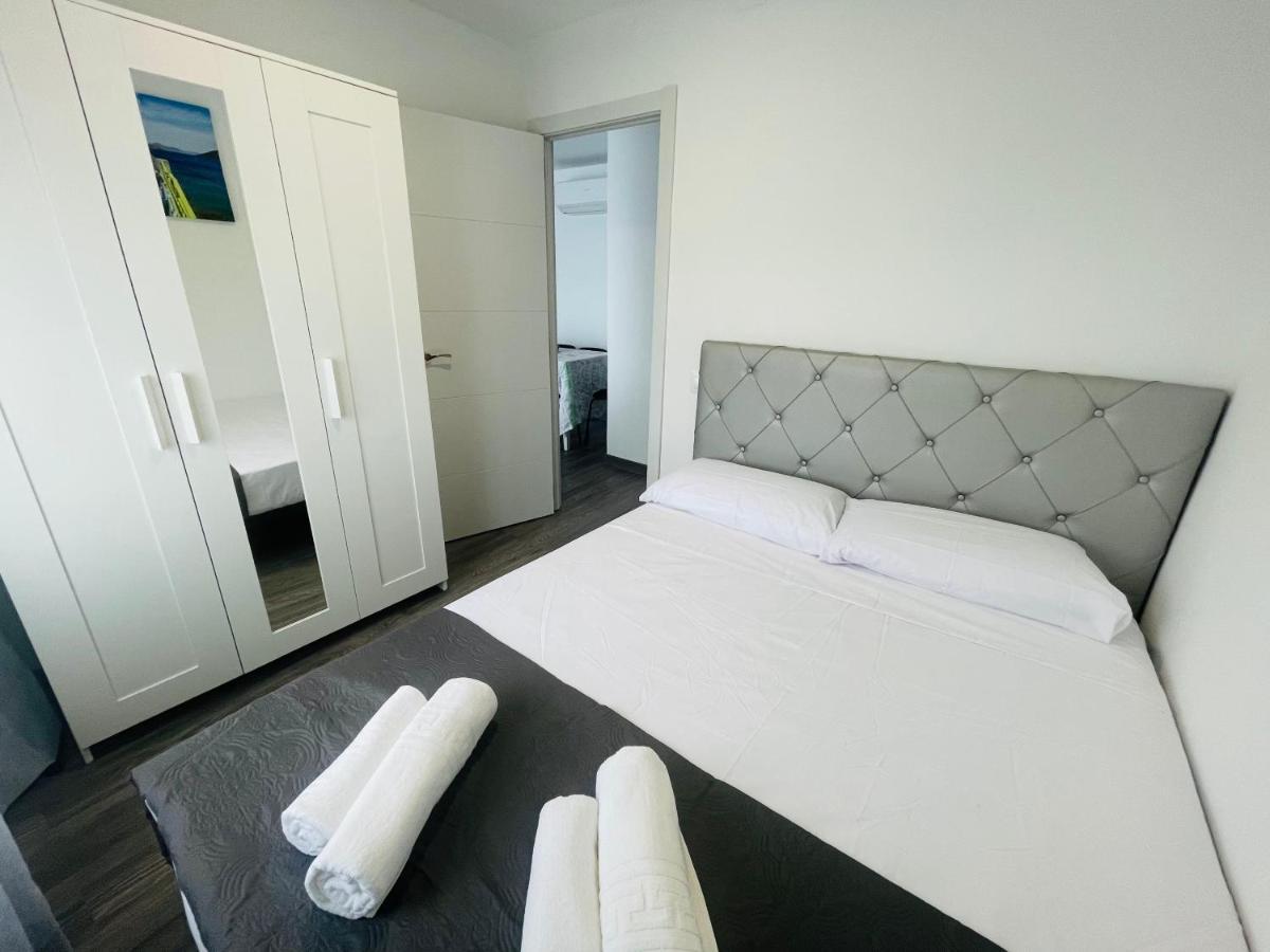Barca 5 New Beach Apartment Сан-Адріа-де-Бесос Екстер'єр фото